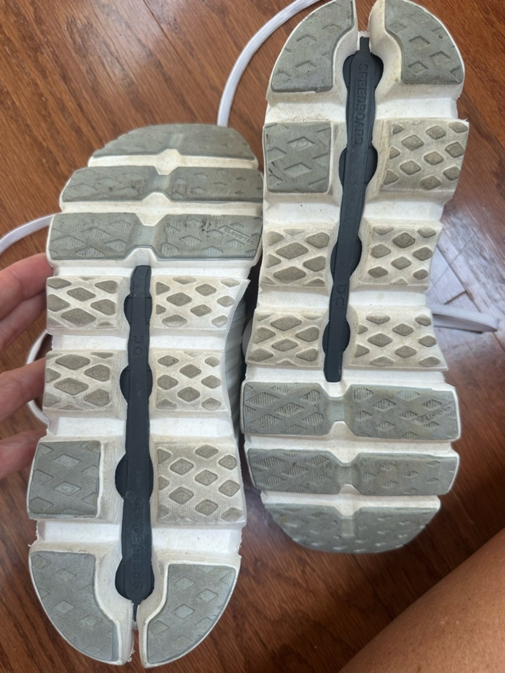 On Running Cloudstyle Lightweight White Knit Sneakers - Picture 4 of 5